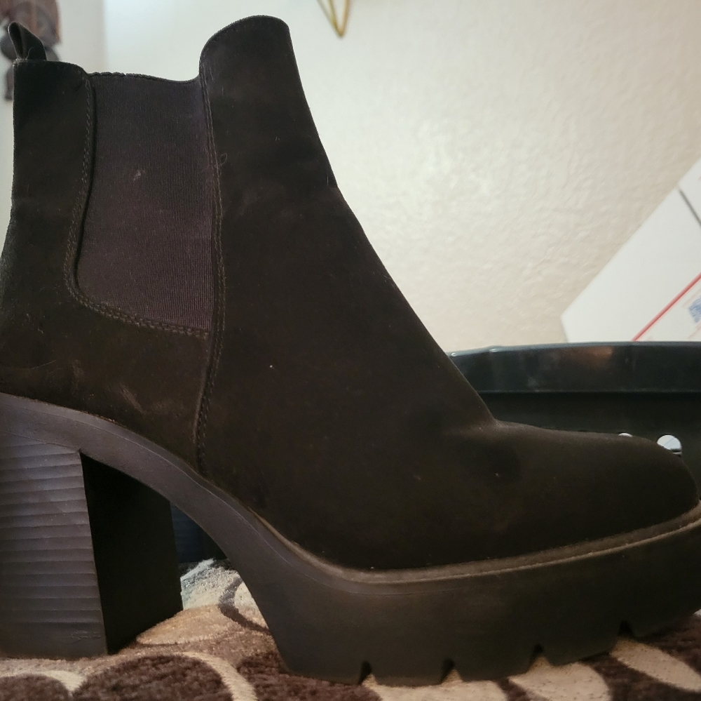 ASOS sz 10w eve heeled chunky boot